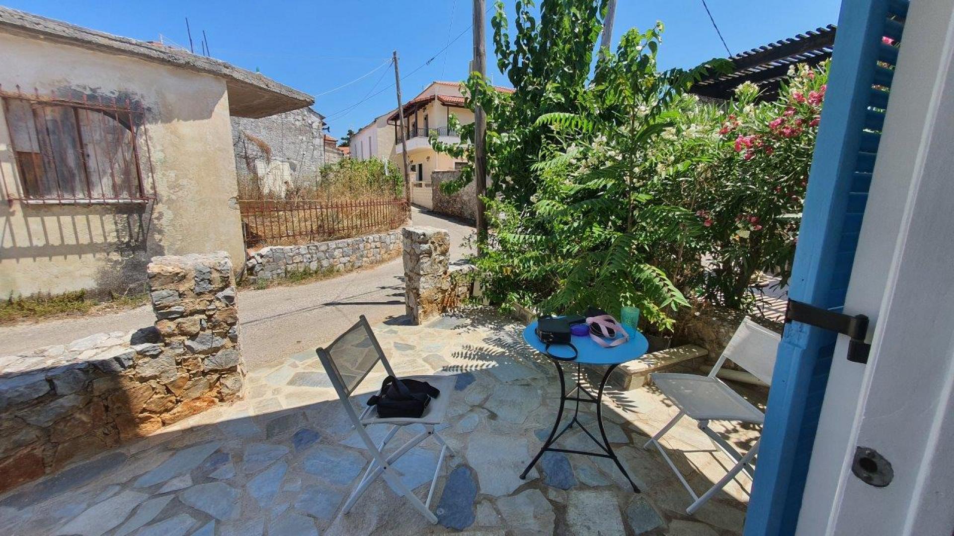 Kefalas .A very nice house for sale very close to the center Long term