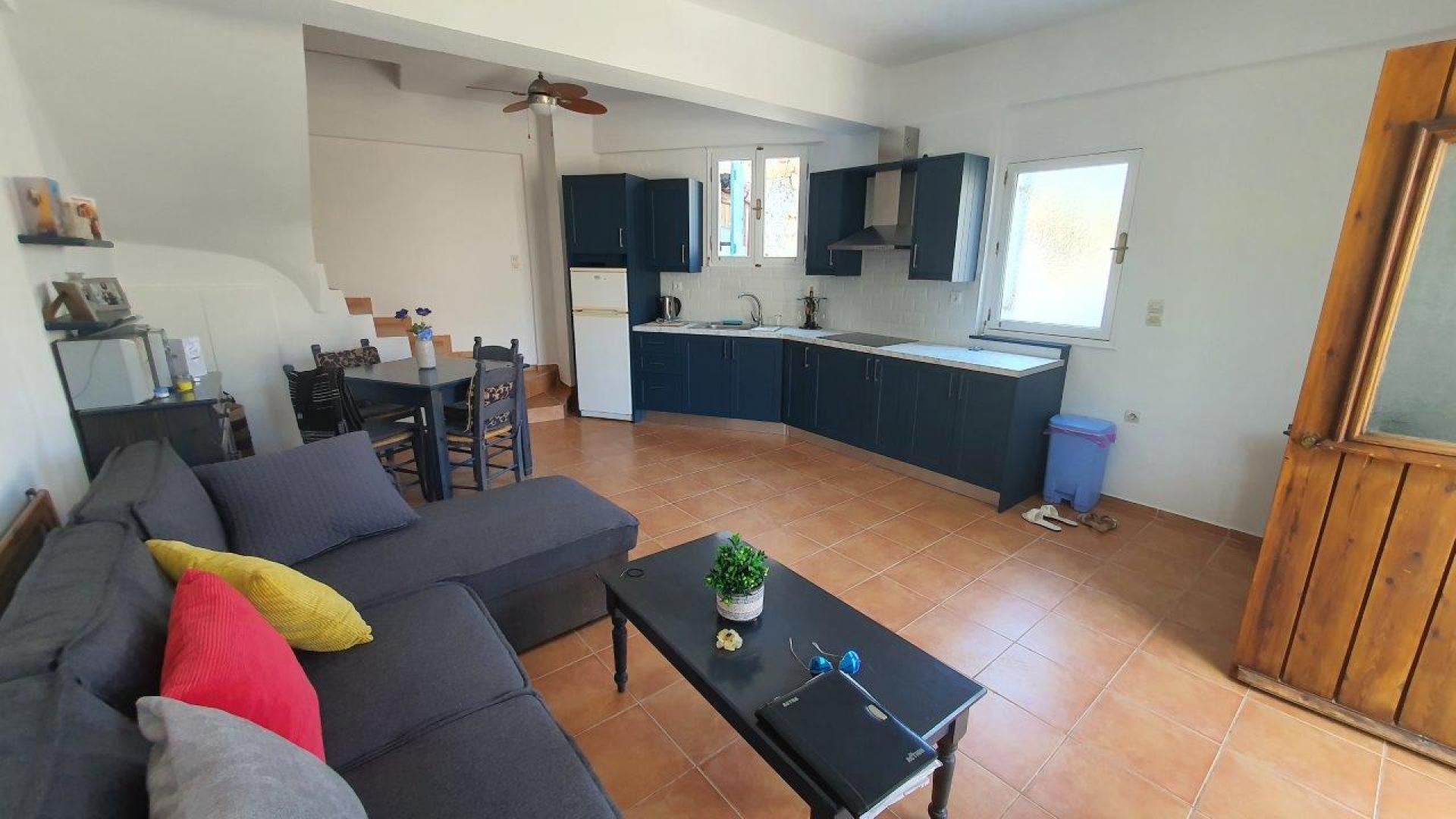 Kefalas .A very nice house for sale very close to the center Long term