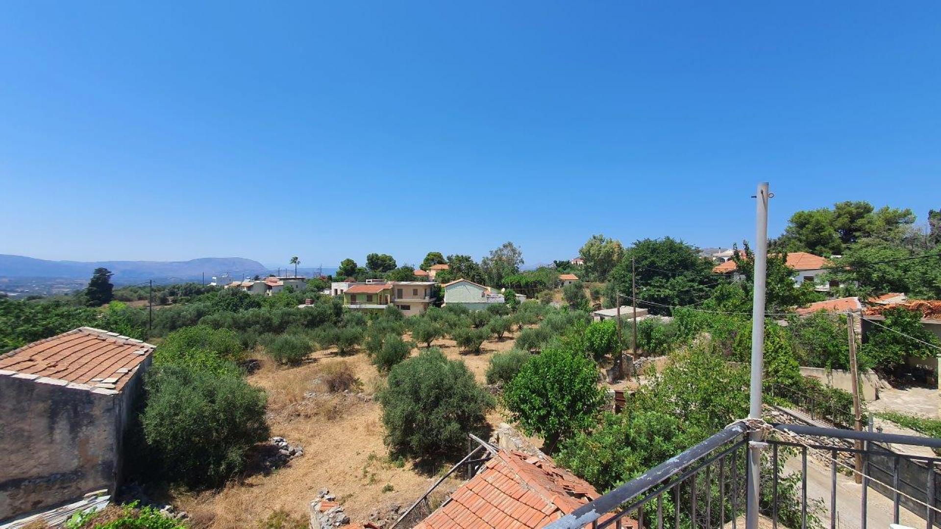 Kefalas .A very nice house for sale very close to the center Long term